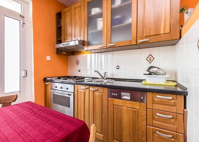 Apartman Apartments By The Sea Sparadici, Sibenik - 10015